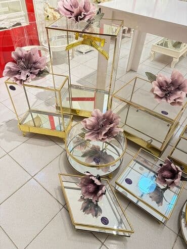 10eded Qızılı çərçivəli güzgülü dekorativ vitrin və təqdimat stendləri lalafo.az -da — 3 10eded Qızılı çərçivəli güzgülü dekorativ vitrin və təqdimat stendləri — 3