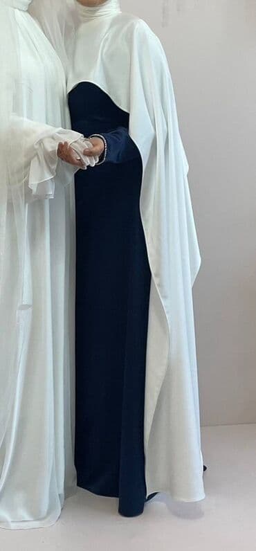 Темно синее платье из плотного атласа с белой атласной накидкой было lalafo.az -da Темно синее платье из плотного атласа с белой атласной накидкой было