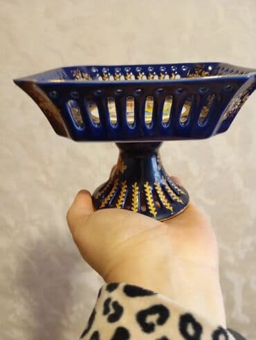 Kobalt mavi rəngli, qızılı bəzəkli dekorativ porselen dəst.hamisi lalafo.az -da Kobalt mavi rəngli, qızılı bəzəkli dekorativ porselen dəst.hamisi