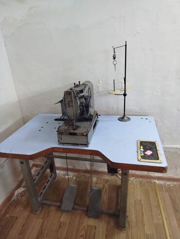 Sənaye tipli tikiş maşını və iş masası komplekti - Aşağıdan pedalla lalafo.az -da Sənaye tipli tikiş maşını və iş masası komplekti - Aşağıdan pedalla