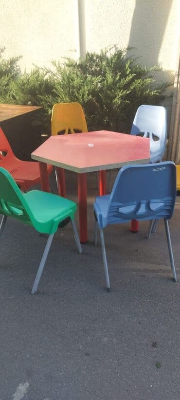Bagça uşaqları üçün dəst 6 oturacaq və ön masa 6 dəst var rəngbərəng lalafo.az -da Bagça uşaqları üçün dəst 6 oturacaq və ön masa 6 dəst var rəngbərəng