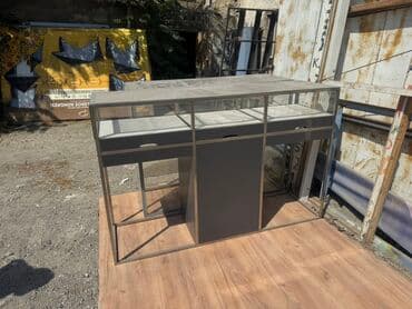 Bu şüşəli vitrin mağazalar, sərgilər və ya kolleksiyaların nümayişi lalafo.az -da Bu şüşəli vitrin mağazalar, sərgilər və ya kolleksiyaların nümayişi