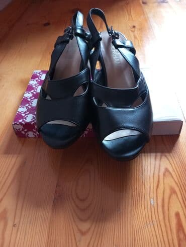 Qadın sandalı – qara rəng - Açıq burunlu, kəsikli dizayn - Arxa lalafo.az -da Qadın sandalı – qara rəng - Açıq burunlu, kəsikli dizayn - Arxa