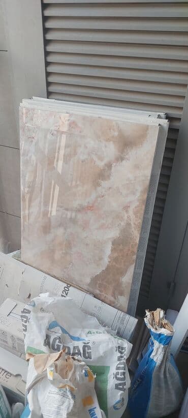 Продается испанский кафель. 8 квадратов. Остался лишний. Куплен за 95 lalafo.az -da Продается испанский кафель. 8 квадратов. Остался лишний. Куплен за 95