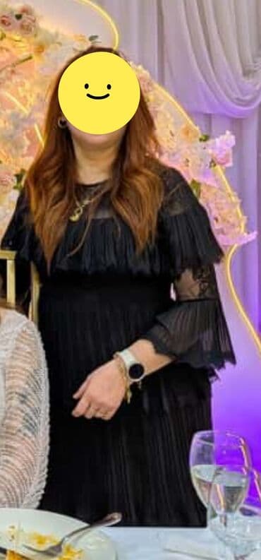 Klassik qara, pilləli ətək hissəsi, büzgülü plisse detalları lalafo.az -da Klassik qara, pilləli ətək hissəsi, büzgülü plisse detalları