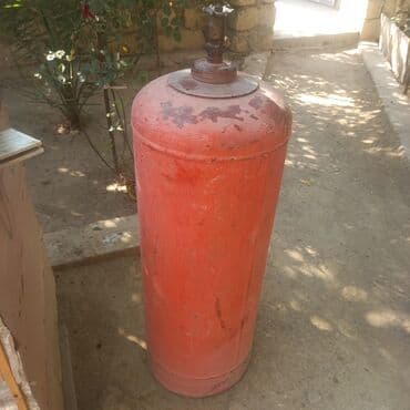 Qaz balonu – metal korpuslu, klassik qırmızı rəngdə. Üst hissədə lalafo.az -da Qaz balonu – metal korpuslu, klassik qırmızı rəngdə. Üst hissədə