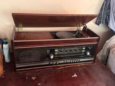 Retro musiqi kombaynı – vinil pikaplı radio-maqnitola - Korpus: taxta lalafo.az -da Retro musiqi kombaynı – vinil pikaplı radio-maqnitola - Korpus: taxta