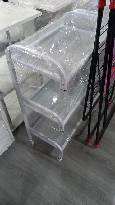 Tekerli etajerka, masaj salonuna kosmetoloq ucun istifade edile at lalafo.az Tekerli etajerka, masaj salonuna kosmetoloq ucun istifade edile