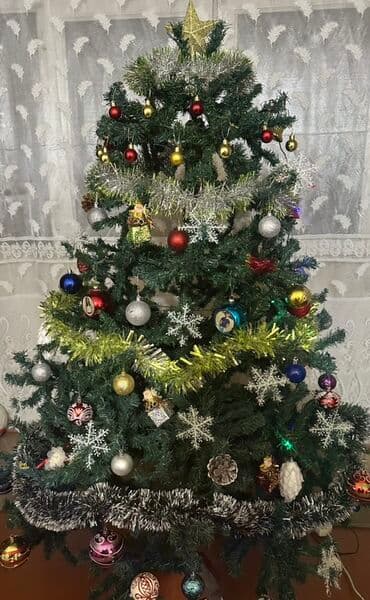 Bəzədilmiş süni Yeni il şam ağacı - Yaşıl rəngli, çoxbudaqlı süni lalafo.az -da Bəzədilmiş süni Yeni il şam ağacı - Yaşıl rəngli, çoxbudaqlı süni