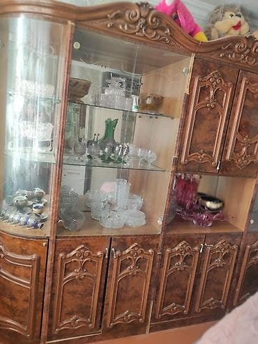 Klassik üslubda vitrinli qonaq otağı dolabı - Material: təbii ağac lalafo.az -da Klassik üslubda vitrinli qonaq otağı dolabı - Material: təbii ağac