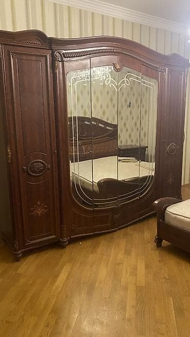 Klassik üslubda salon dəsti - Tərkibi: 2 ədəd iri yumşaq kreslo, 1 lalafo.az -da — 6 Klassik üslubda salon dəsti - Tərkibi: 2 ədəd iri yumşaq kreslo, 1 — 6