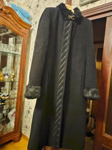 Qadın palto – qara rəng, uzun model - Klassik siluetli, dizdən aşağı lalafo.az -da Qadın palto – qara rəng, uzun model - Klassik siluetli, dizdən aşağı