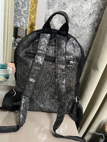 Qara parıltılı qadın rükzağı - Material: üst hissə xırda lalafo.az -da Qara parıltılı qadın rükzağı - Material: üst hissə xırda