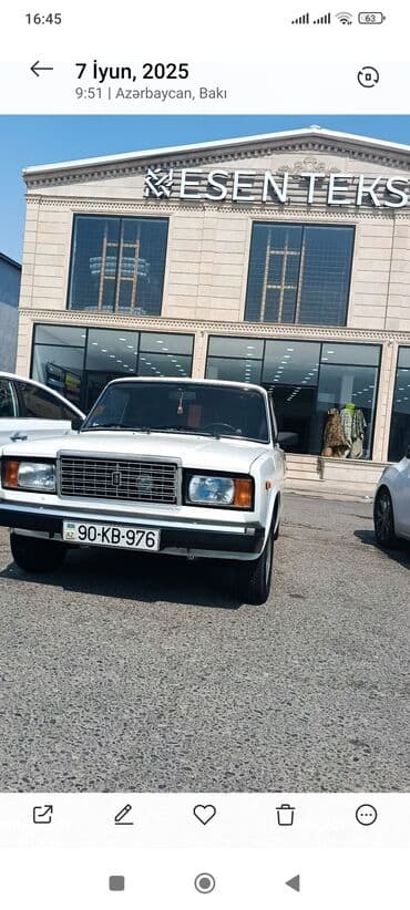 Lada 2107 model ağ rəngli sedan avtomobil. Bu model, öz dözümlülüyü və lalafo.az -da Lada 2107 model ağ rəngli sedan avtomobil. Bu model, öz dözümlülüyü və