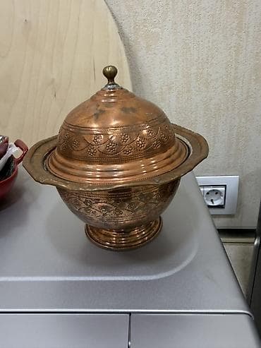 Mis qapaqlı bulaq/sini qabı – əl işidir - Material: döymə mis, iç at lalafo.az Mis qapaqlı bulaq/sini qabı – əl işidir - Material: döymə mis, iç