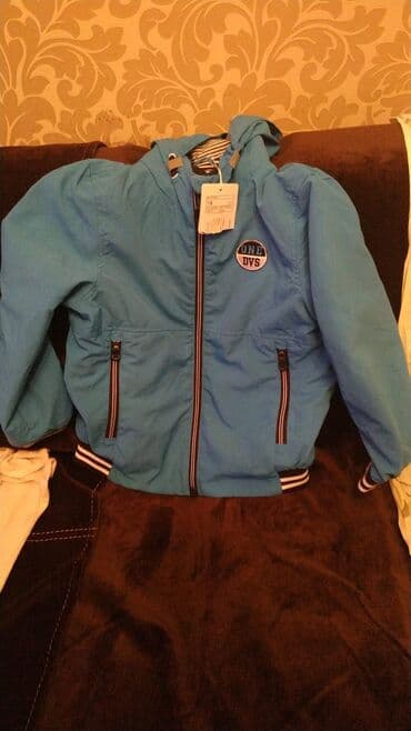 Ветровка как новая мало носили как новаябрали за 45 ман идет на lalafo.az -da Ветровка как новая мало носили как новаябрали за 45 ман идет на