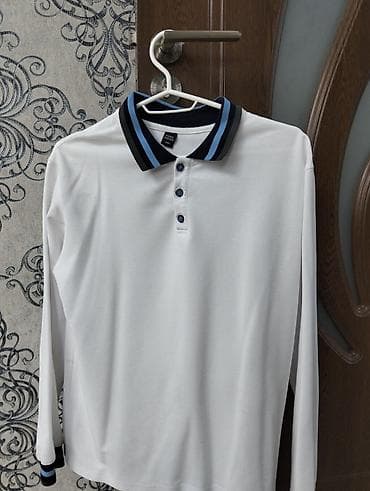 Ağ rəngli, uzunqollu polo köynək. - Yaxa: tünd lacivərt rəngdə, iki lalafo.az -da Ağ rəngli, uzunqollu polo köynək. - Yaxa: tünd lacivərt rəngdə, iki