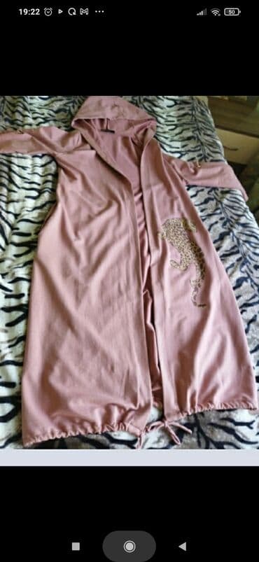 Təzə manto.heç geyilmiyib.Təzədir.Razmer biraz balaca gəldiyi üçün lalafo.az -da Təzə manto.heç geyilmiyib.Təzədir.Razmer biraz balaca gəldiyi üçün