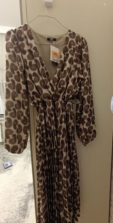 Qadın uzun don - Model: V-yaxa, öndən kəsişən (wrap effektli) üst lalafo.az -da Qadın uzun don - Model: V-yaxa, öndən kəsişən (wrap effektli) üst