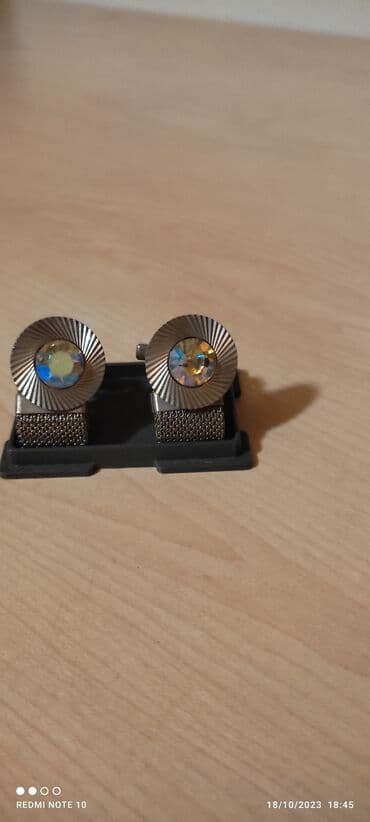 Sovet istehsali gümüş rengli düyme istifade olunmayib rengide lalafo.az -da Sovet istehsali gümüş rengli düyme istifade olunmayib rengide