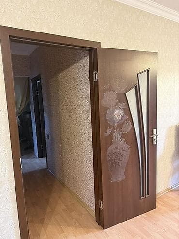 Daxili qapı – tünd qəhvəyi rəngli, şüşəli dekorlu model - Material lalafo.az -da Daxili qapı – tünd qəhvəyi rəngli, şüşəli dekorlu model - Material
