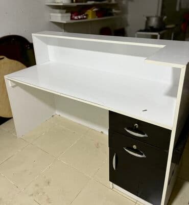 Sifarişlə ofis divanları: Resepsiyon/iş masası – ağ və qara rəng kombinasiyası Xüsusiyyətlər: - lalafo.az -da — 2 Sifarişlə ofis divanları: Resepsiyon/iş masası – ağ və qara rəng kombinasiyası Xüsusiyyətlər: - — 2