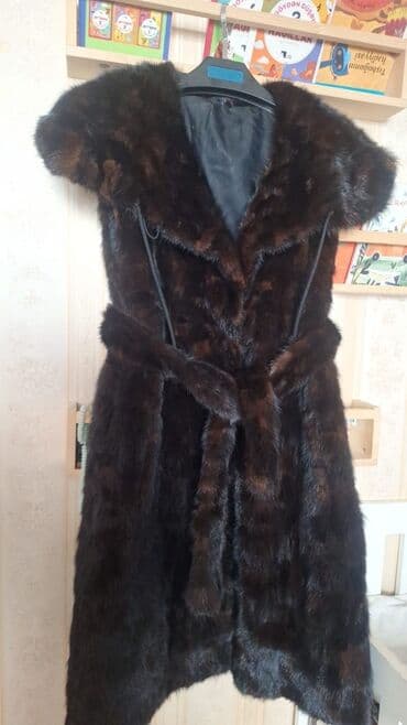 Qadınlar üçün təbii tük görünüşlü (tünd qəhvəyi) kürk jilet. - Model lalafo.az -da Qadınlar üçün təbii tük görünüşlü (tünd qəhvəyi) kürk jilet. - Model