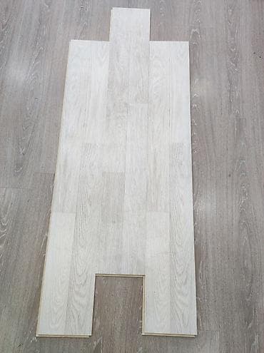 Ağ-açıq palıd teksturalı laminat döşəmə paneli - Material: yüksək lalafo.az -da Ağ-açıq palıd teksturalı laminat döşəmə paneli - Material: yüksək