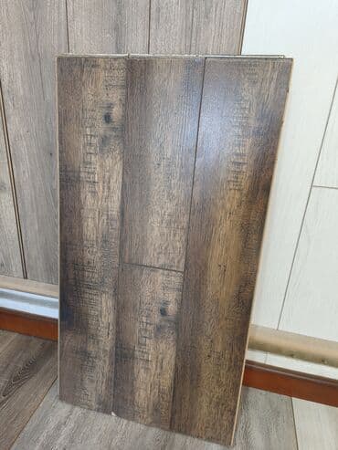 Laminat döşəmə paneli – qəhvəyi/taxta teksturalı dizayn - Realistik lalafo.az -da Laminat döşəmə paneli – qəhvəyi/taxta teksturalı dizayn - Realistik