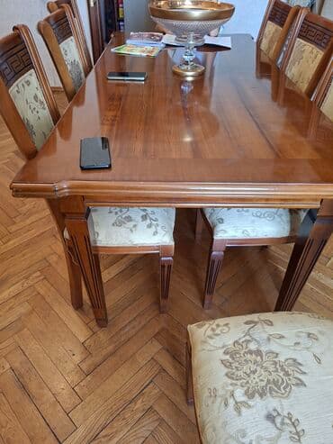 Qonaq otağı üçün, İşlənmiş, Açılan, Dördbucaq masa, 8 stul lalafo.az -da Qonaq otağı üçün, İşlənmiş, Açılan, Dördbucaq masa, 8 stul