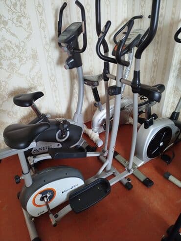 Bir neçə idman trenajoru. Bunlar arasında stasionar velosiped və lalafo.az -da Bir neçə idman trenajoru. Bunlar arasında stasionar velosiped və
