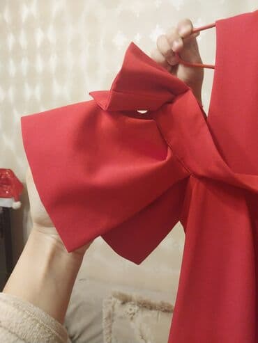 Qırmızı rəngdə ziyafət/libas - Model: Uzun, yerə qədər axıcı ətəkli lalafo.az -da Qırmızı rəngdə ziyafət/libas - Model: Uzun, yerə qədər axıcı ətəkli