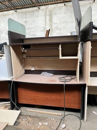 İşlənmiş, Müdir üçün, Dördbucaq masa lalafo.az -da İşlənmiş, Müdir üçün, Dördbucaq masa