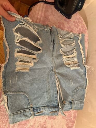 Şortlar: Cins şort – açıq mavi, “destroyed/ripped” dizaynlı. - Material lalafo.az -da — 1 Şortlar: Cins şort – açıq mavi, “destroyed/ripped” dizaynlı. - Material — 1