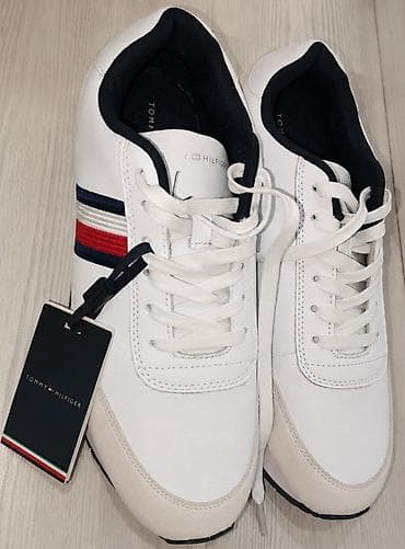 Tommy Hilfiger kişi krossovkaları – retro qaçış tərzində klassik ağ lalafo.az -da Tommy Hilfiger kişi krossovkaları – retro qaçış tərzində klassik ağ