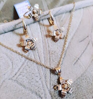 Dəstə daxildir: Üzük, Sırğa, Sep, Pandora, Sarı qızıl, 585 Əyar, 642 g lalafo.az -da — 6 Dəstə daxildir: Üzük, Sırğa, Sep, Pandora, Sarı qızıl, 585 Əyar, 642 g — 6