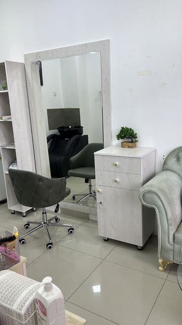 Satilir guzgu wkaf polka cox az istifade olunub. Kreslo satilmir lalafo.az -da Satilir guzgu wkaf polka cox az istifade olunub. Kreslo satilmir