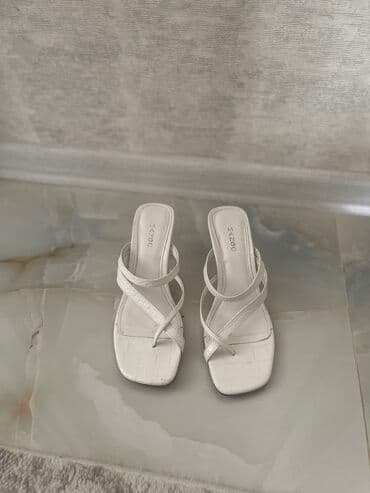 Ölçü: 37.5, rəng - Ağ, İşlənmiş lalafo.az -da Ölçü: 37.5, rəng - Ağ, İşlənmiş