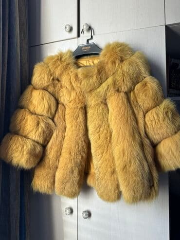 Qısa xəz kürk – qızılı sarı ton - Dizayn: Həcmli, zolaqlı panellərlə lalafo.az -da Qısa xəz kürk – qızılı sarı ton - Dizayn: Həcmli, zolaqlı panellərlə