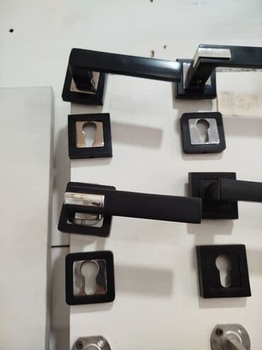 Qapı tutacağı dəsti – kvadrat rozetkalarla - Müasir minimal dizayn lalafo.az -da Qapı tutacağı dəsti – kvadrat rozetkalarla - Müasir minimal dizayn