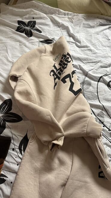 Bej rəngli unisex trening dəsti – svitşört və şalvar - Rəng: açıq bej lalafo.az -da Bej rəngli unisex trening dəsti – svitşört və şalvar - Rəng: açıq bej