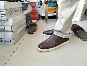 Kişi üçün nəzərdə tutulmuş bu ayaqqabılar təmiz Türk malıdır. Dəridir lalafo.az -da Kişi üçün nəzərdə tutulmuş bu ayaqqabılar təmiz Türk malıdır. Dəridir