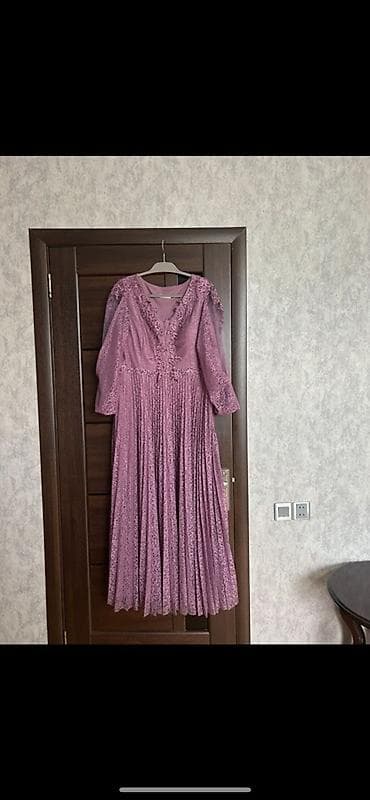 Zərif, pudra-bənövşəyi rəngdə uzun ziyafət/libas. Üst hissə incə lalafo.az -da Zərif, pudra-bənövşəyi rəngdə uzun ziyafət/libas. Üst hissə incə