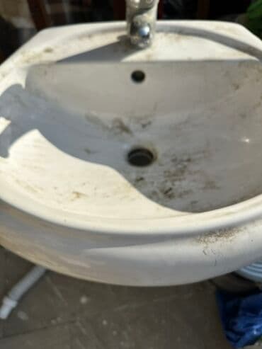 Оконные карнизы: Məhsul təsviri: - Dəmir pəncərə barmaqlığı: Qara rəngli, dekorativ at lalafo.az — 4 Оконные карнизы: Məhsul təsviri: - Dəmir pəncərə barmaqlığı: Qara rəngli, dekorativ — 4