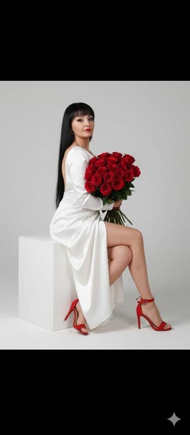 Ağ rəngli, uzun və zərif ziyafət donu - Model: açıq kürəkli, uzun lalafo.az -da Ağ rəngli, uzun və zərif ziyafət donu - Model: açıq kürəkli, uzun