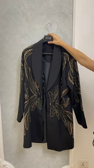 Özel tikilişdi əl işidir Qara rəngli, zərif bəzəkli qadın blezeri - lalafo.az -da Özel tikilişdi əl işidir Qara rəngli, zərif bəzəkli qadın blezeri -