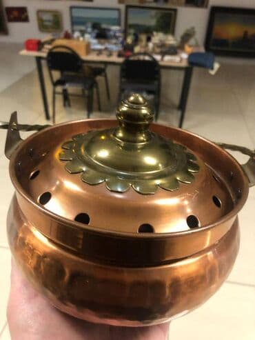 Buxurdan aromatik maddələr və buxur yandırmaq üçün hazırlanmış bir lalafo.az -da Buxurdan aromatik maddələr və buxur yandırmaq üçün hazırlanmış bir