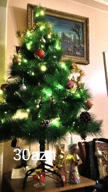 Məhsul: Bəzədilmiş süni Yeni il ağacı Xüsusiyyətlər: - Yaşıl, sıx lalafo.az -da Məhsul: Bəzədilmiş süni Yeni il ağacı Xüsusiyyətlər: - Yaşıl, sıx