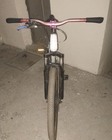 Dağ/şosse hibrid tərzində 24” təkərli velosiped. - Rəng: ağ-qara lalafo.az -da Dağ/şosse hibrid tərzində 24” təkərli velosiped. - Rəng: ağ-qara