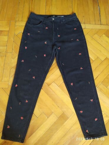 Джинсы бойфренды с завышенной талией с вышивкой. размер 42,в lalafo.az -da Джинсы бойфренды с завышенной талией с вышивкой. размер 42,в